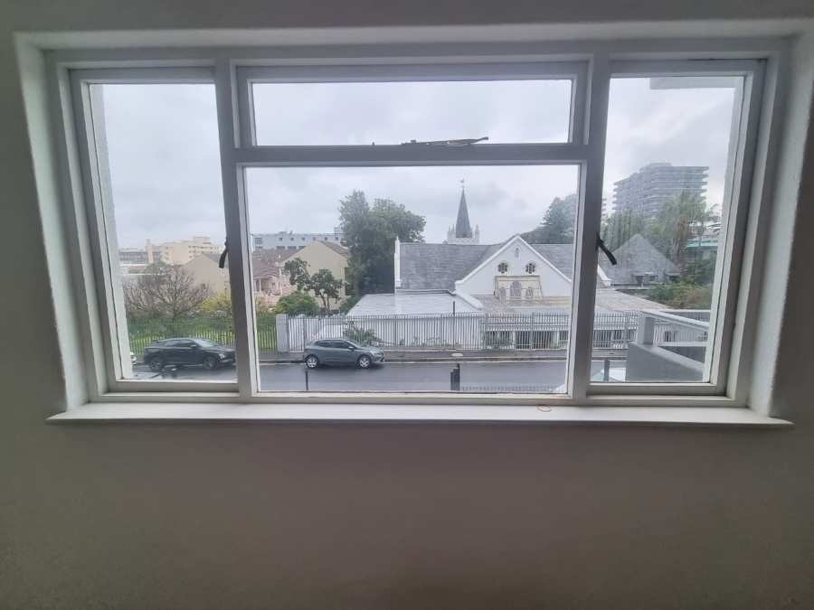1 Bedroom Property for Sale in Sea Point Western Cape